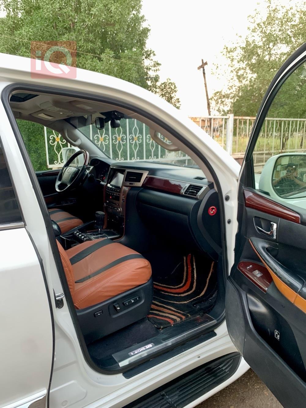 Lexus LX